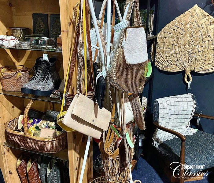 consignment-classics-dealer-stall-006