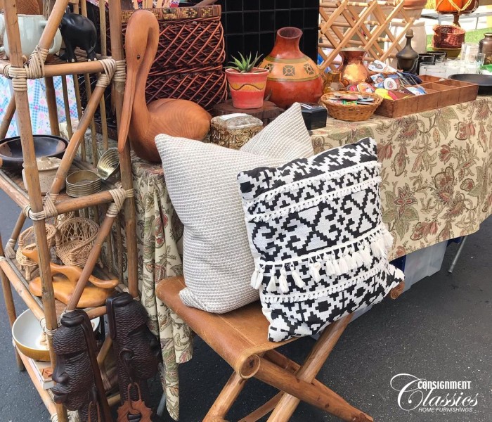 consignment-classics-dealer-stall-008